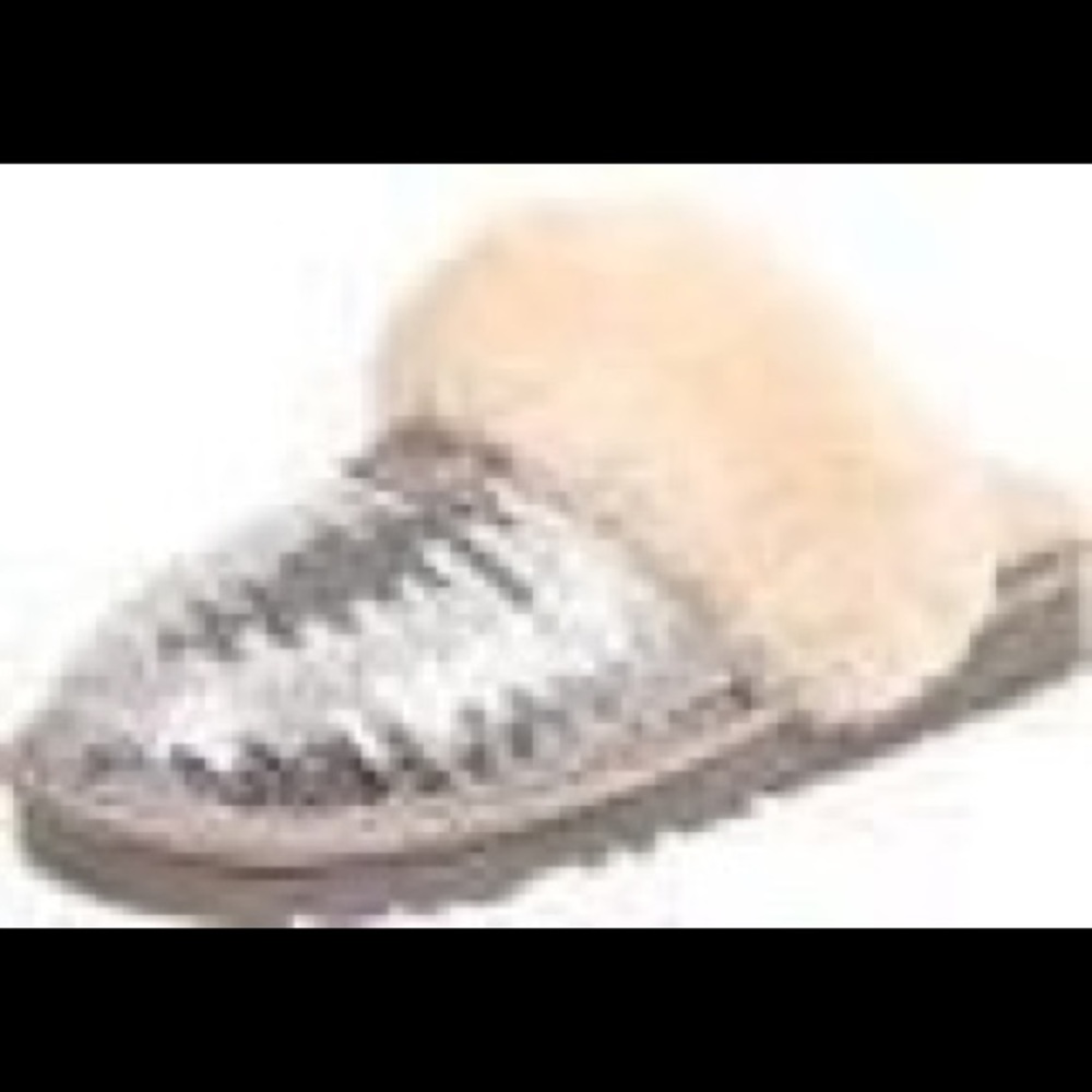 Kids UGGS New in Box Dazzle Slipper 2